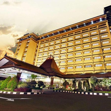 Kartika Chandra Hotel Yakarta Exterior foto