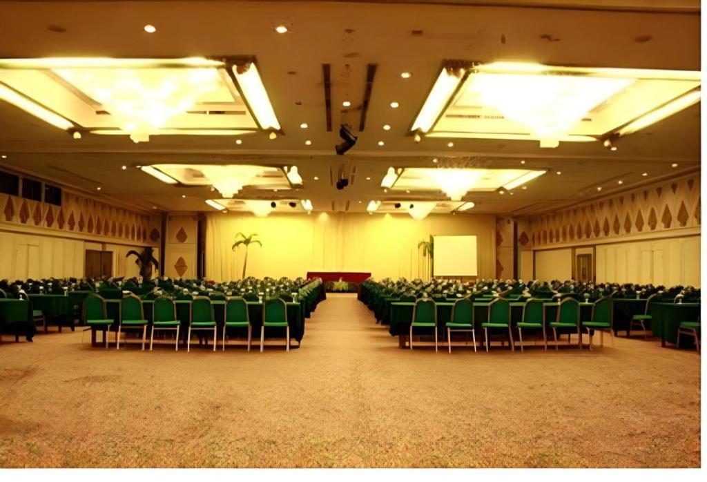 Kartika Chandra Hotel Yakarta Exterior foto