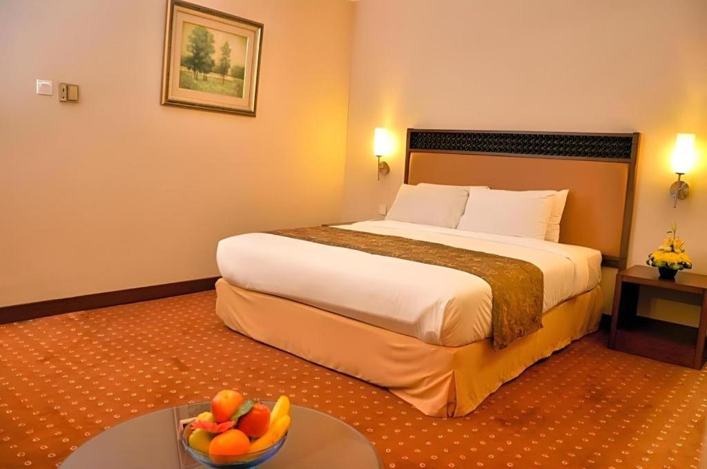 Kartika Chandra Hotel Yakarta Exterior foto