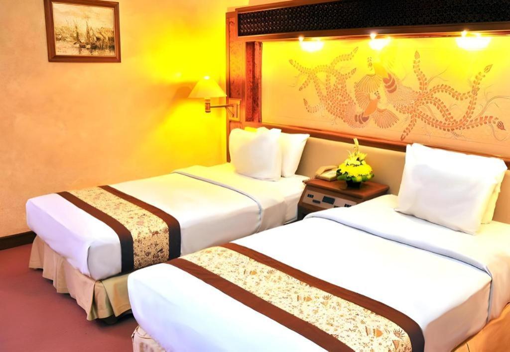Kartika Chandra Hotel Yakarta Exterior foto
