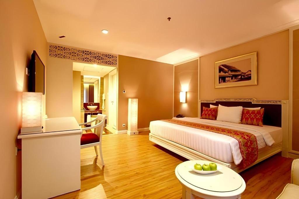 Kartika Chandra Hotel Yakarta Exterior foto