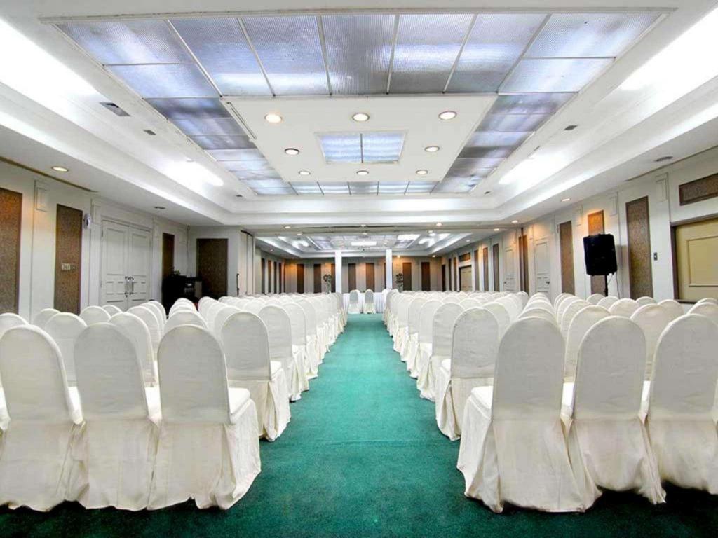 Kartika Chandra Hotel Yakarta Exterior foto