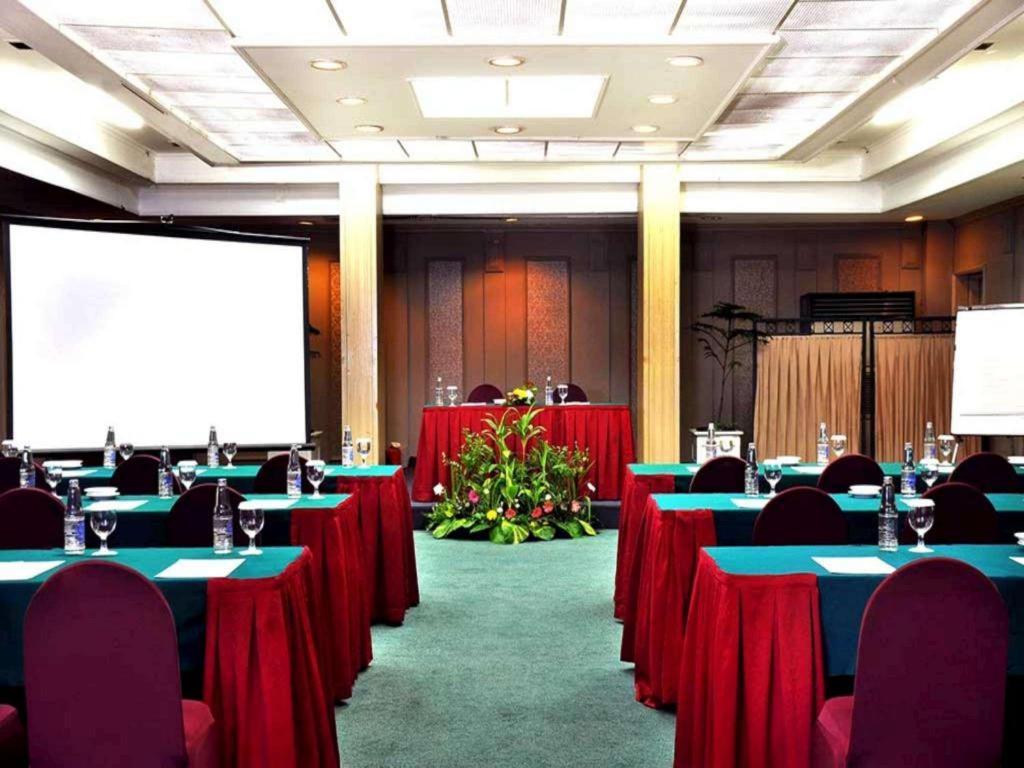 Kartika Chandra Hotel Yakarta Exterior foto