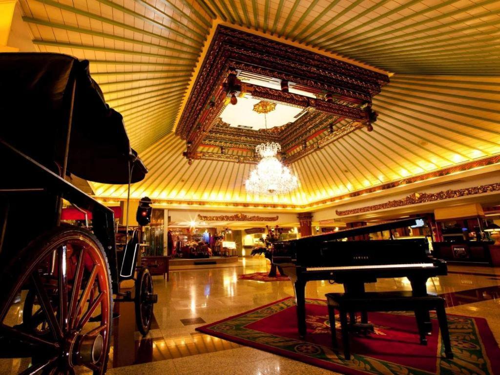 Kartika Chandra Hotel Yakarta Exterior foto
