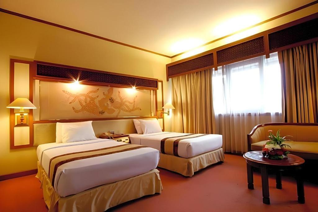 Kartika Chandra Hotel Yakarta Exterior foto