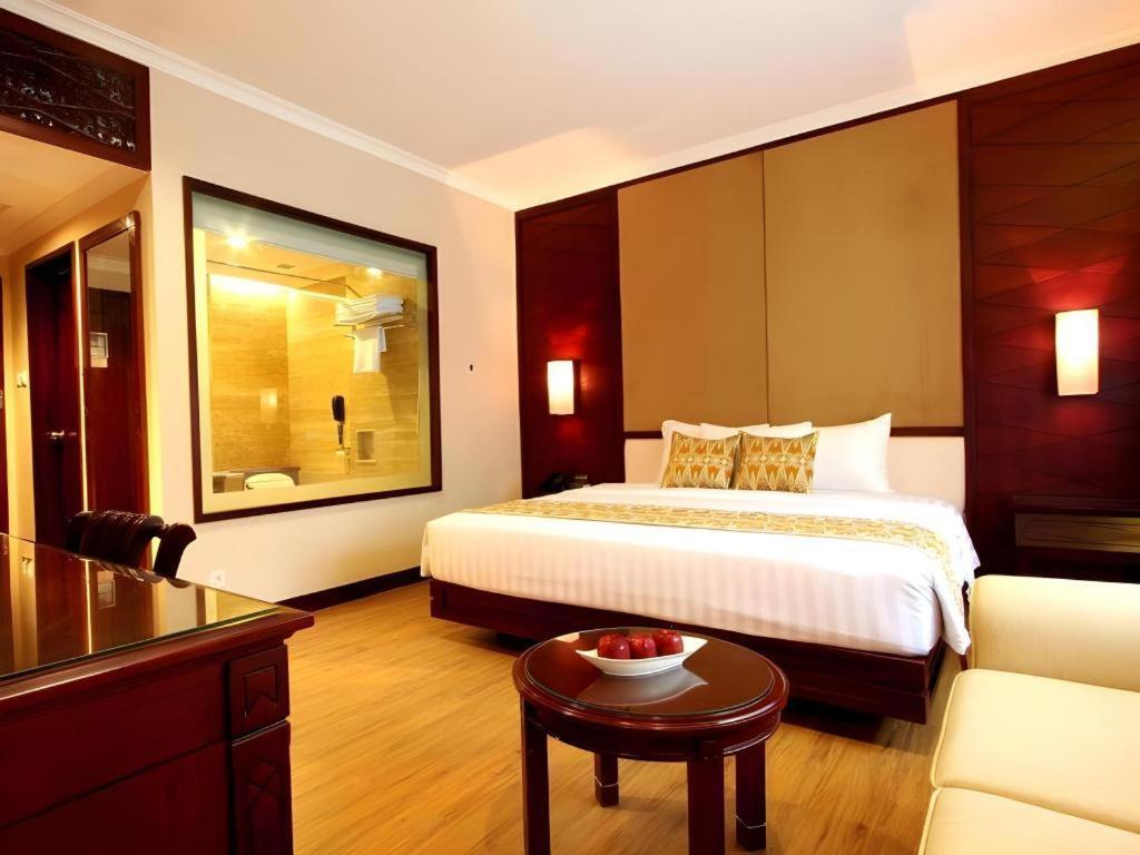 Kartika Chandra Hotel Yakarta Exterior foto