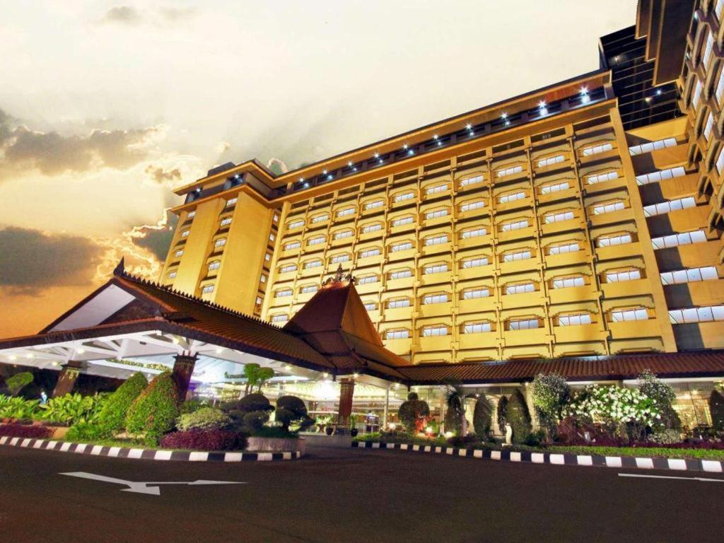Kartika Chandra Hotel Yakarta Exterior foto