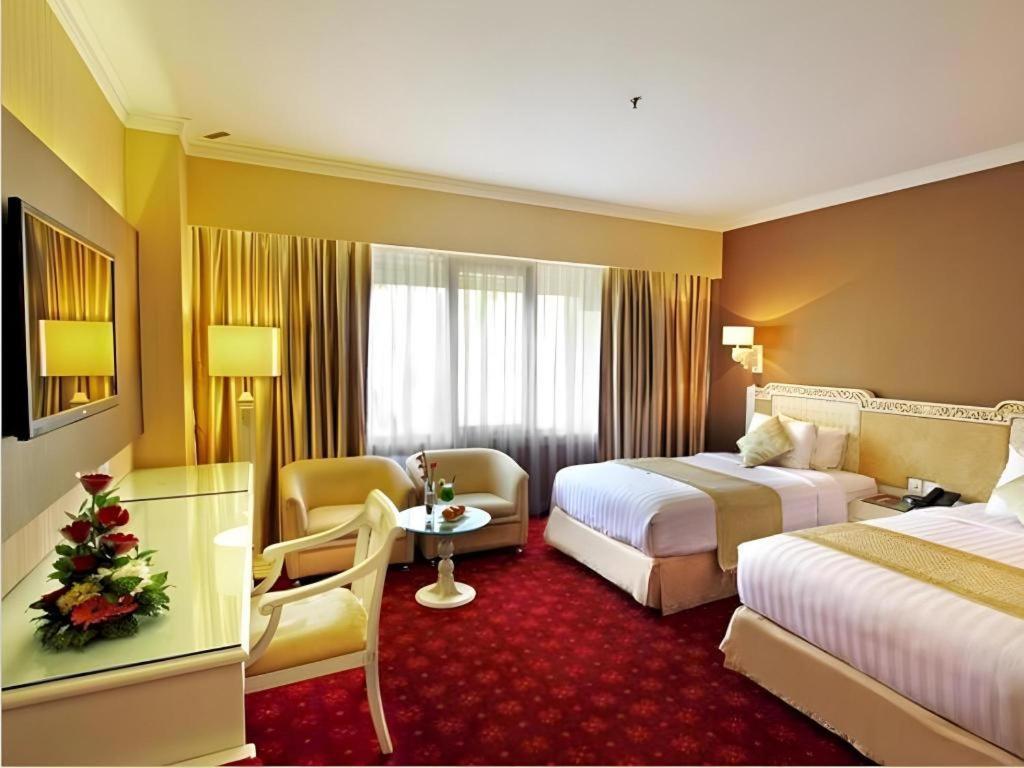 Kartika Chandra Hotel Yakarta Exterior foto