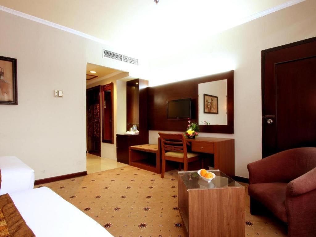 Kartika Chandra Hotel Yakarta Exterior foto