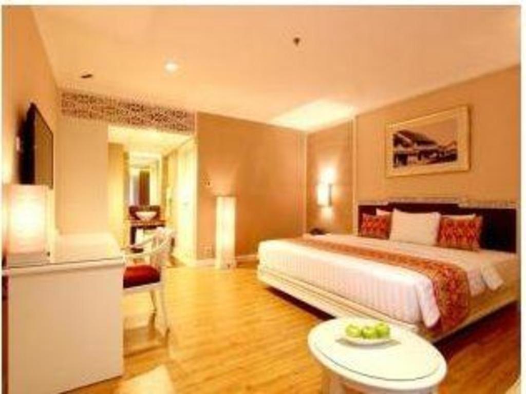 Kartika Chandra Hotel Yakarta Exterior foto