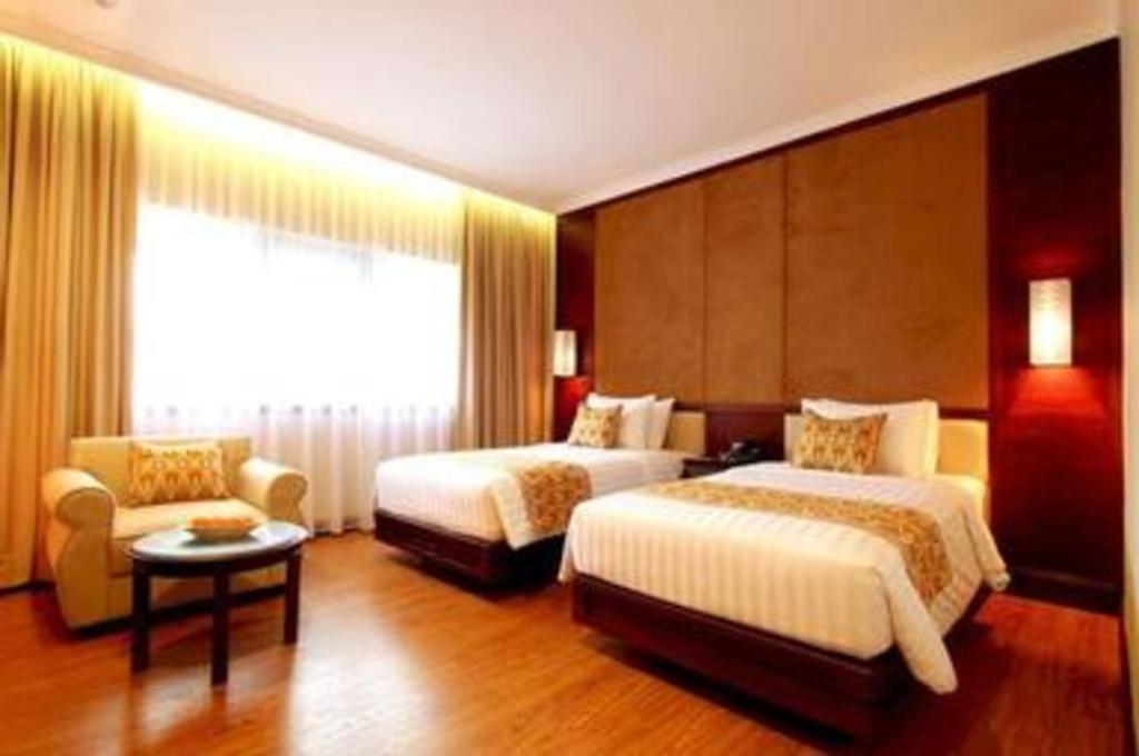 Kartika Chandra Hotel Yakarta Exterior foto